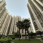 Elegant Studio Apt In Dlf Capitalgreens West Delhi