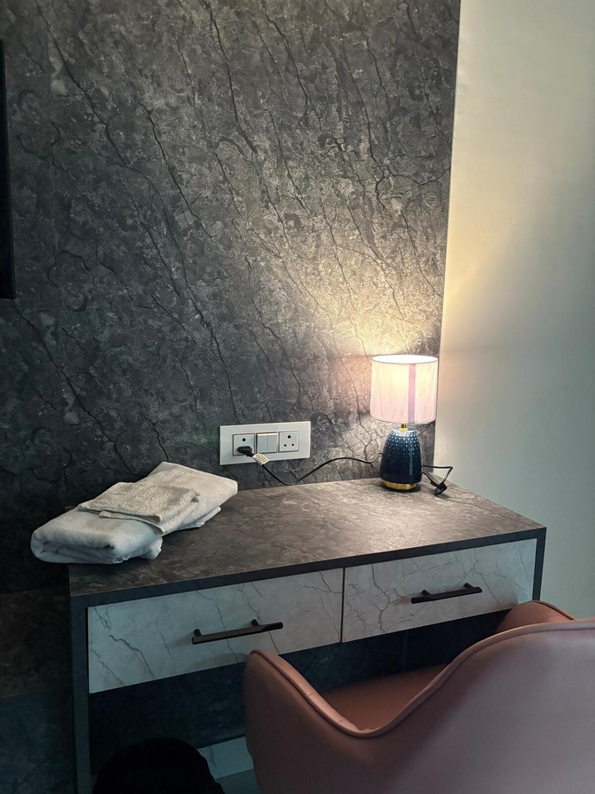 Apartment Elegant In Dlf Capitalgreens West Delhi