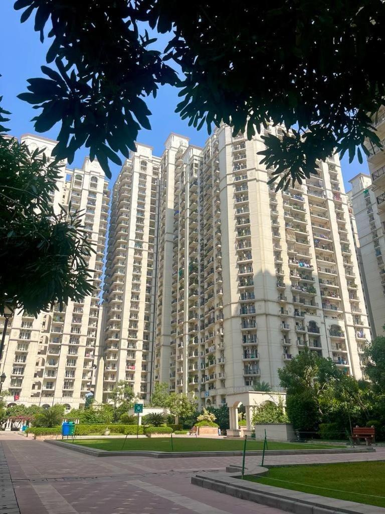 Apartment Elegant In Dlf Capitalgreens West Delhi *