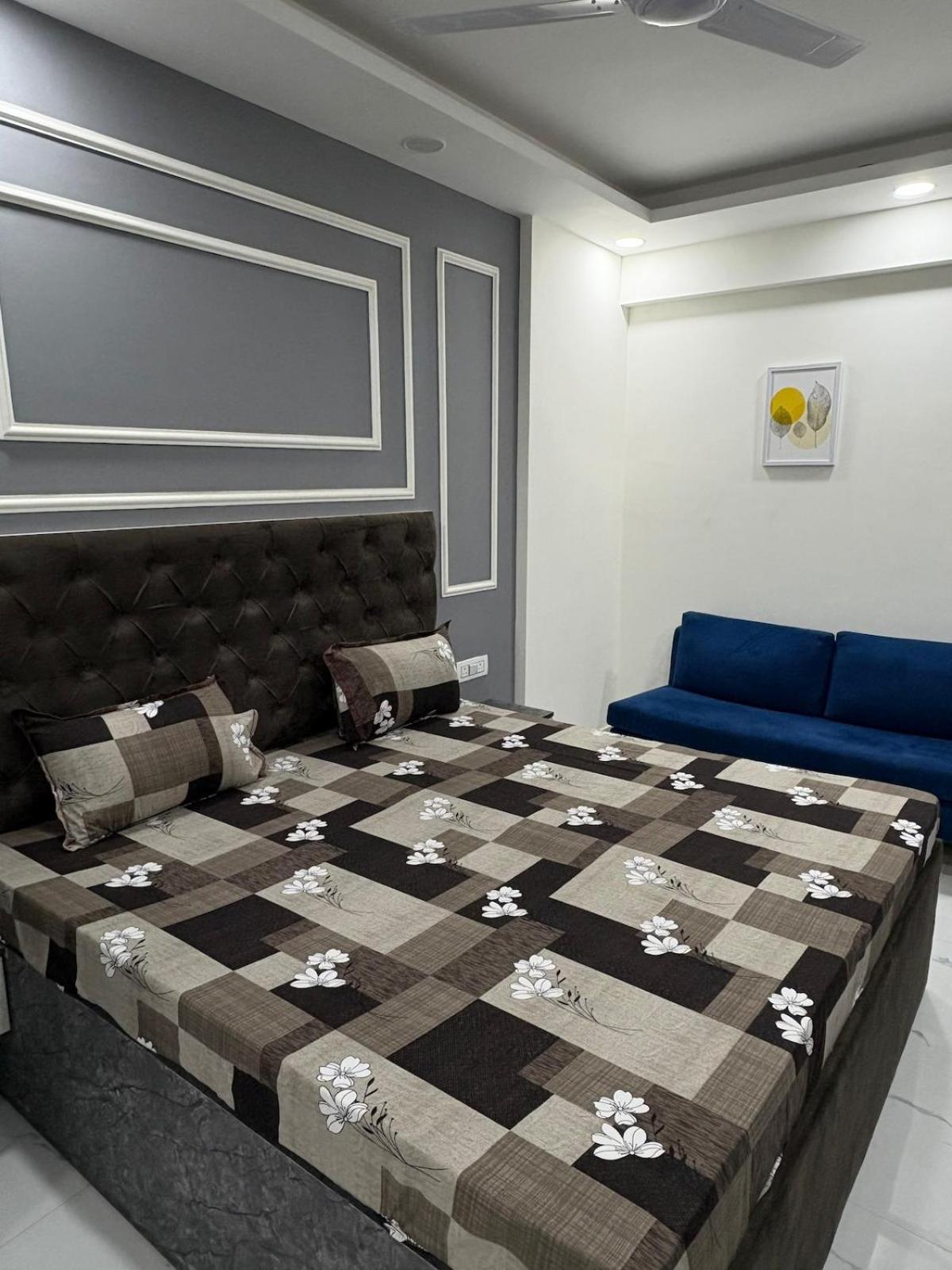 Elegant In Dlf Capitalgreens West Delhi * New Delhi