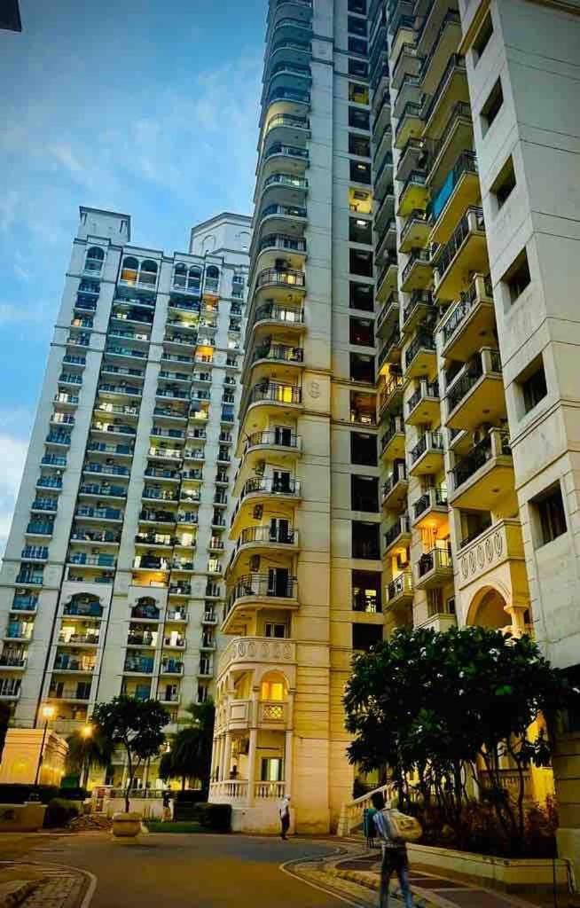 Elegant In Dlf Capitalgreens West Delhi Apartment