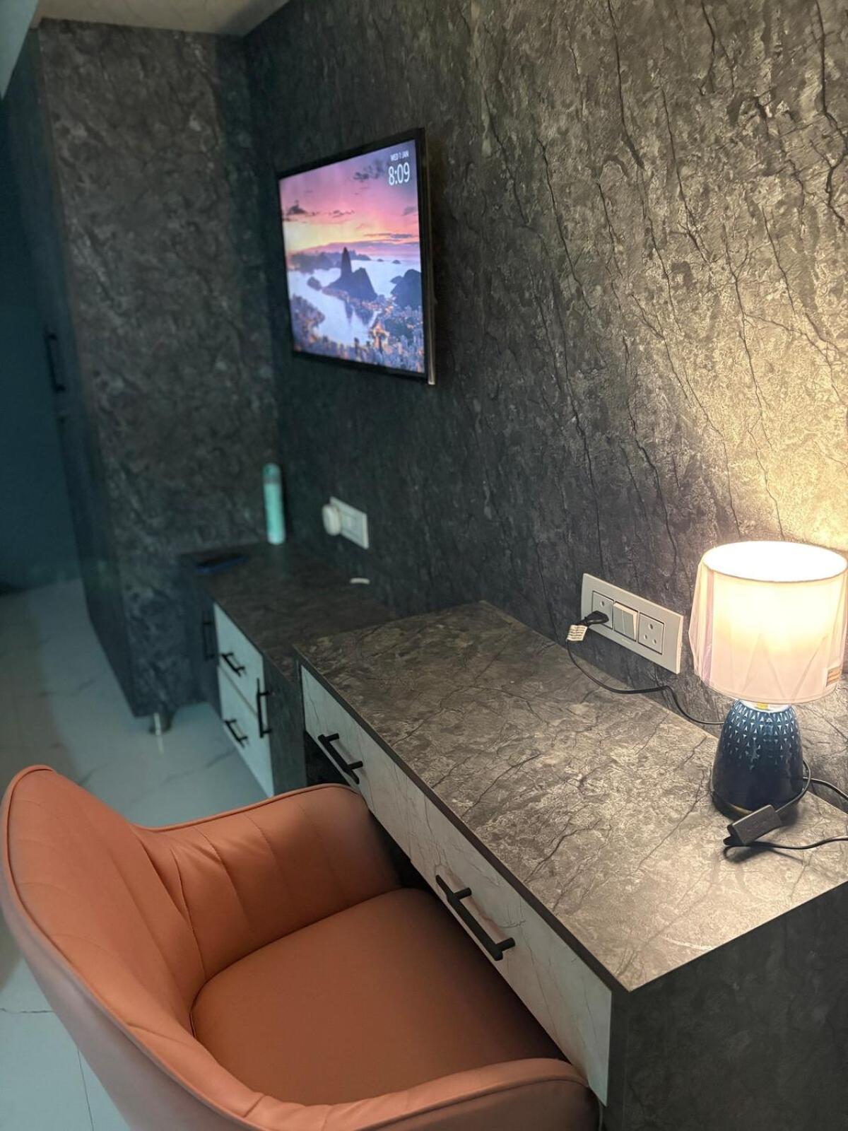 Apartment Elegant In Dlf Capitalgreens West Delhi New Delhi