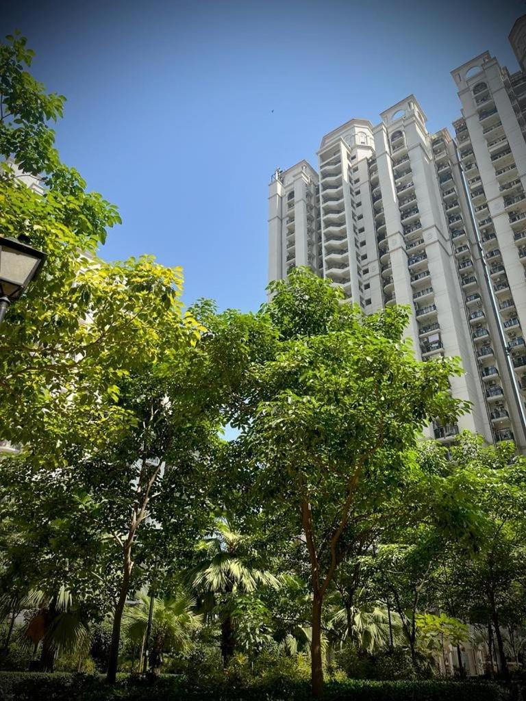 Apartment Elegant In Dlf Capitalgreens West Delhi