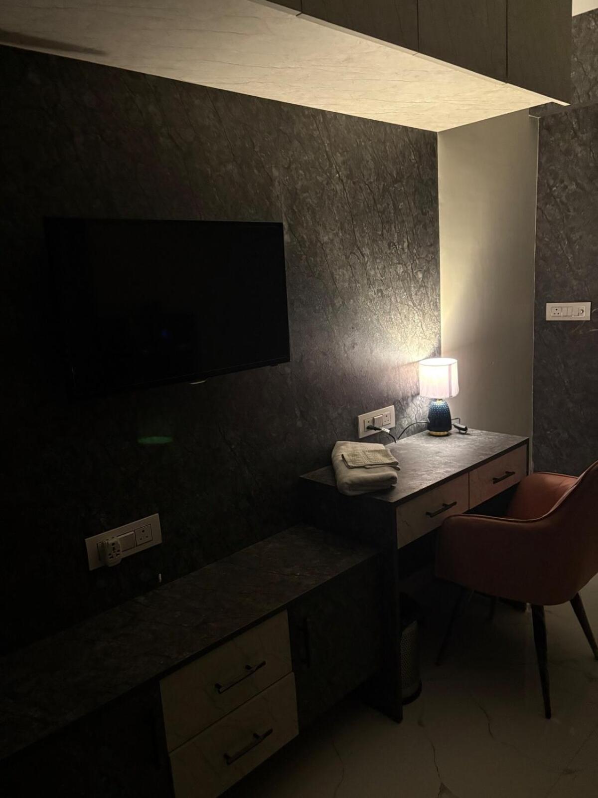 Apartment Elegant In Dlf Capitalgreens West Delhi New Delhi