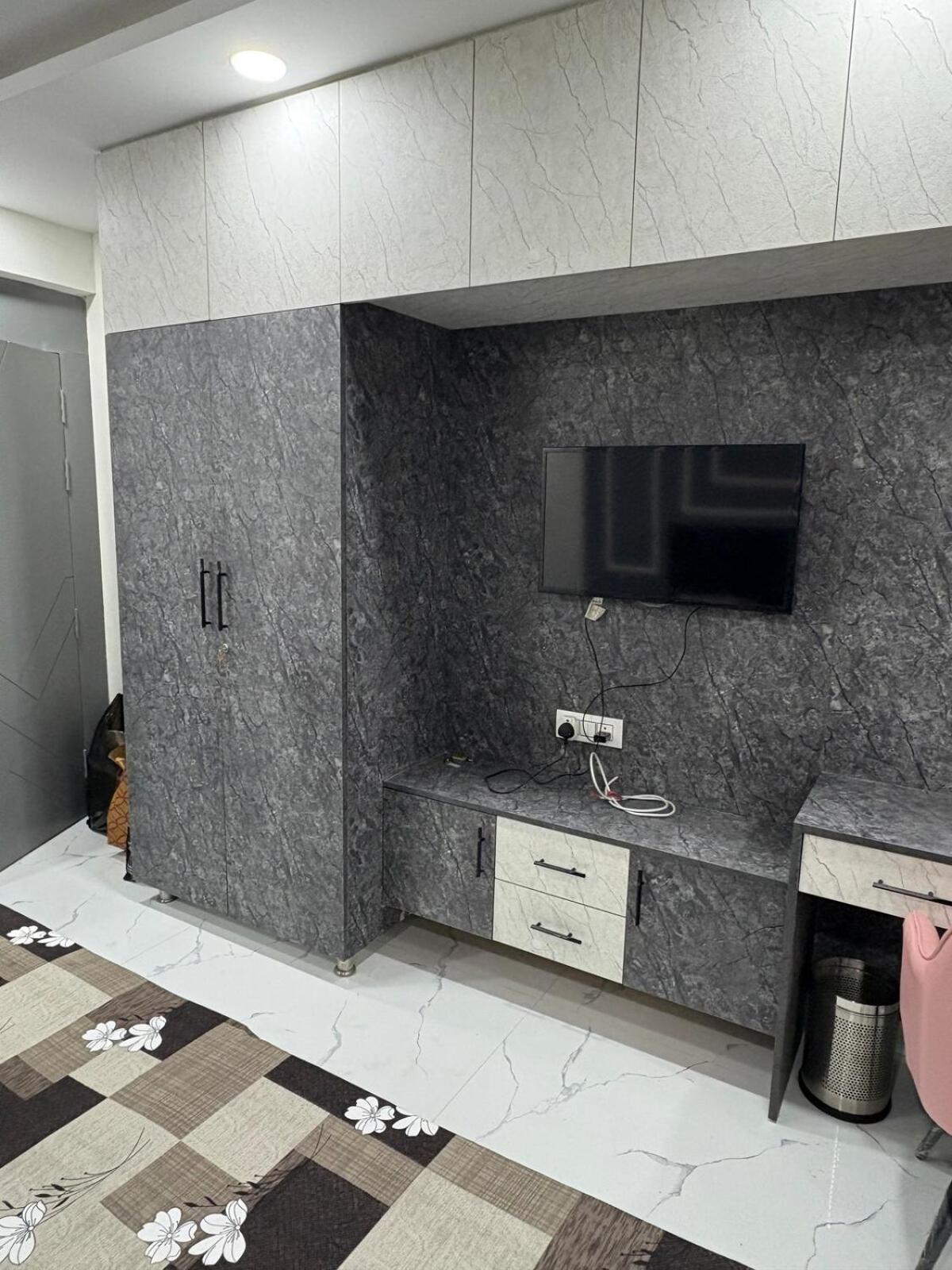 Elegant In Dlf Capitalgreens West Delhi * New Delhi