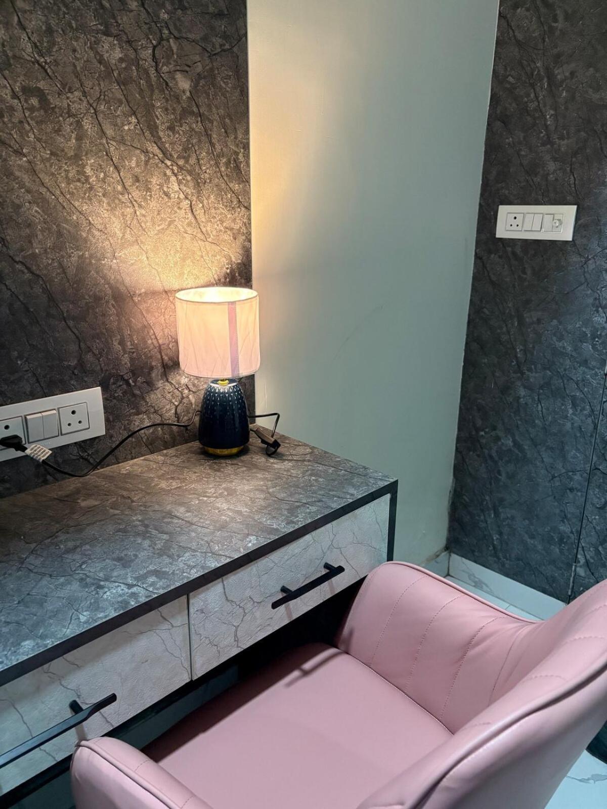 Elegant In Dlf Capitalgreens West Delhi