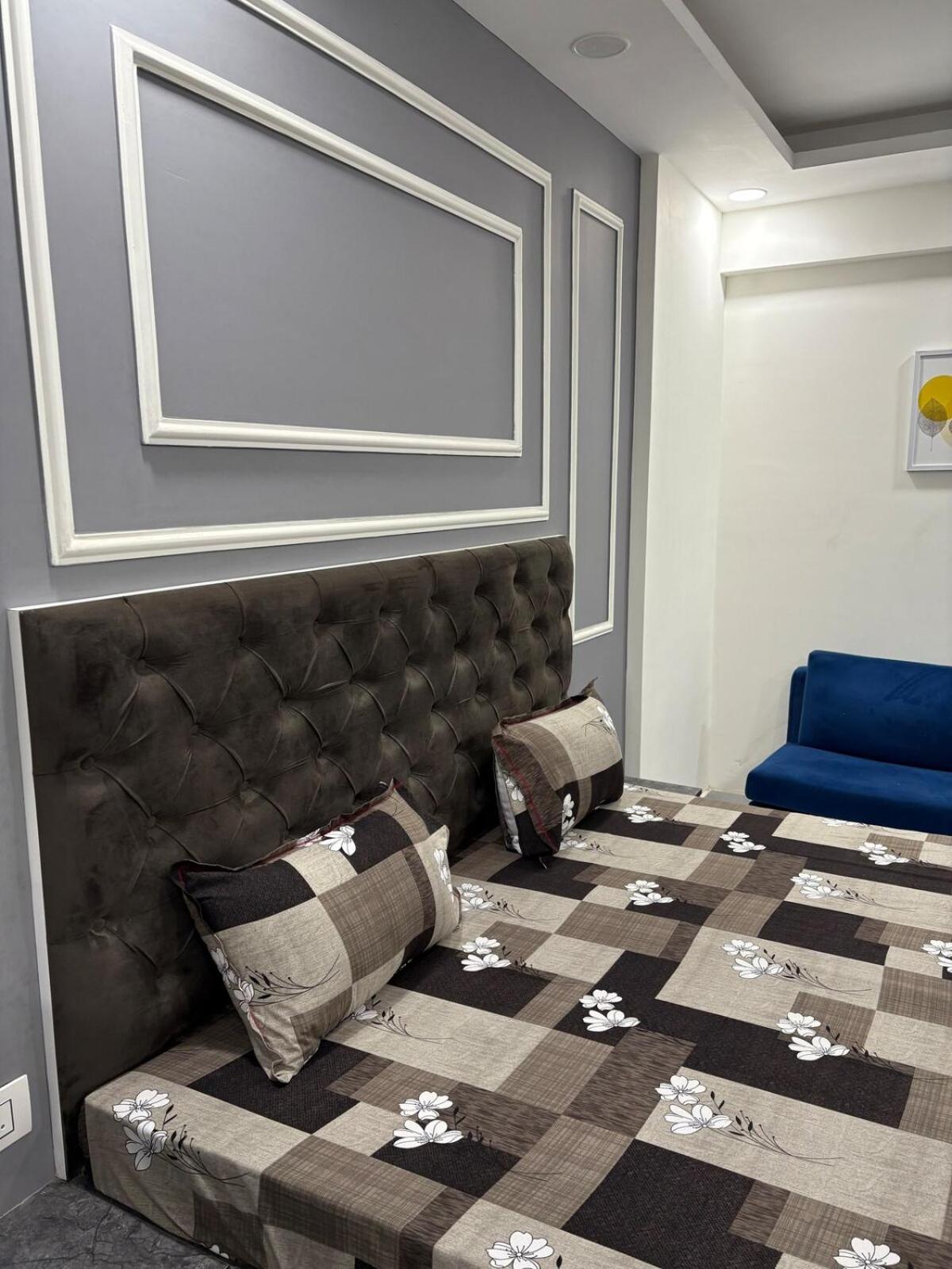 Elegant In Dlf Capitalgreens West Delhi Apartment *